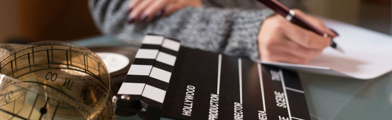 Текст на щите в виде клапана с ключевыми словами "текст" и "клапан".